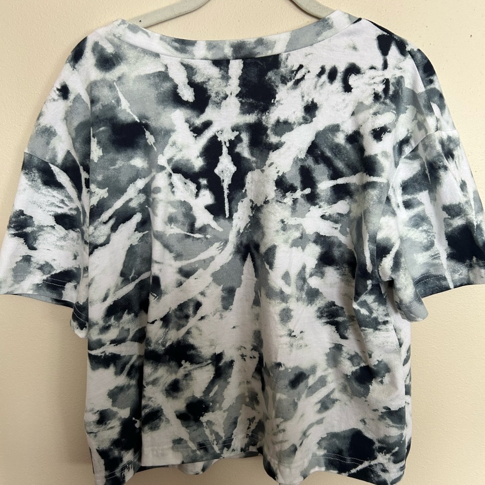 Lularoe Boxy T size medium- tie die - Picture 2 of 6